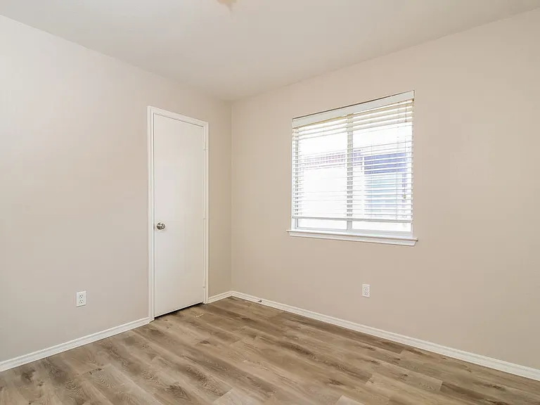 9104 Chisholm Trl — Photo 15