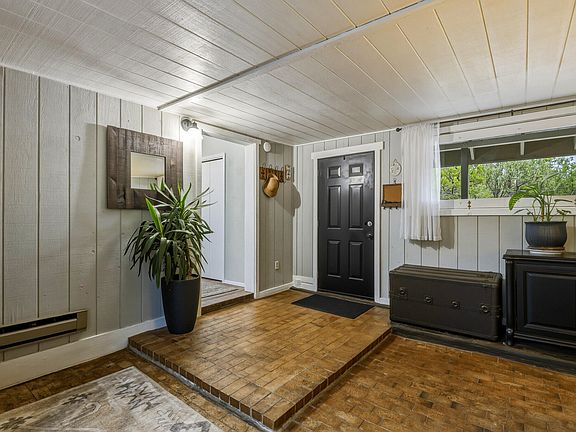 3rd image of 6 Oak Pl
