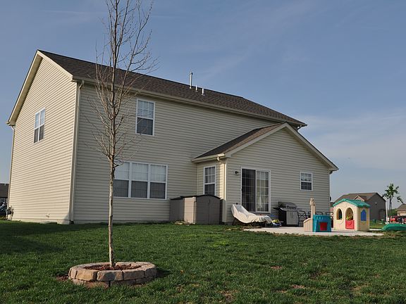 3rd image of 825 Indian Prairie Dr