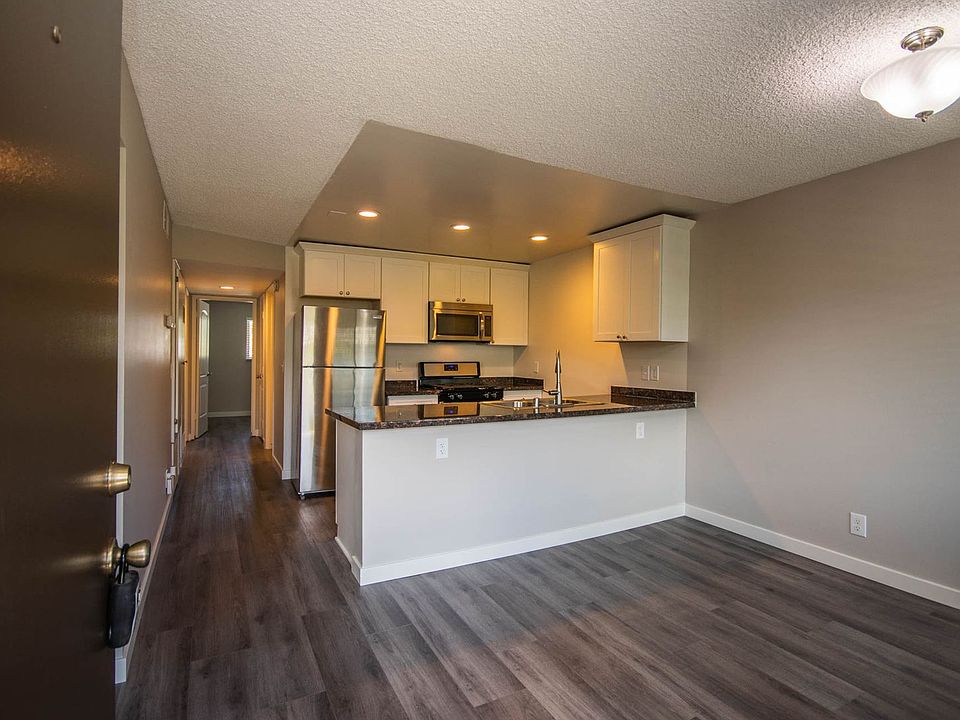 1st image of 1921-1927 West Dr #27