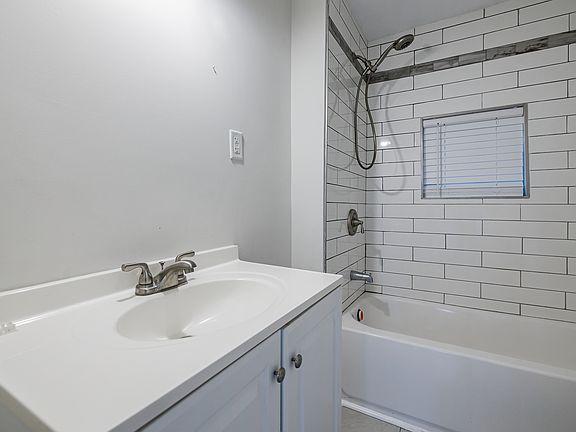 4th image of 1048 Garibaldi St SW