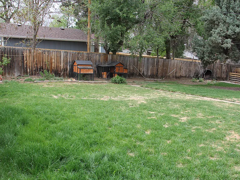 1495 S Grape St — Photo 27