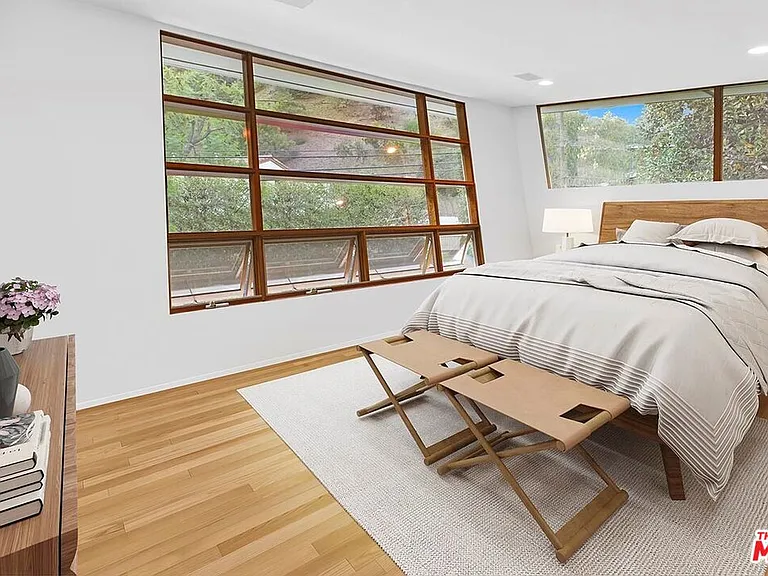 3600 Mandeville Canyon Rd — Photo 23