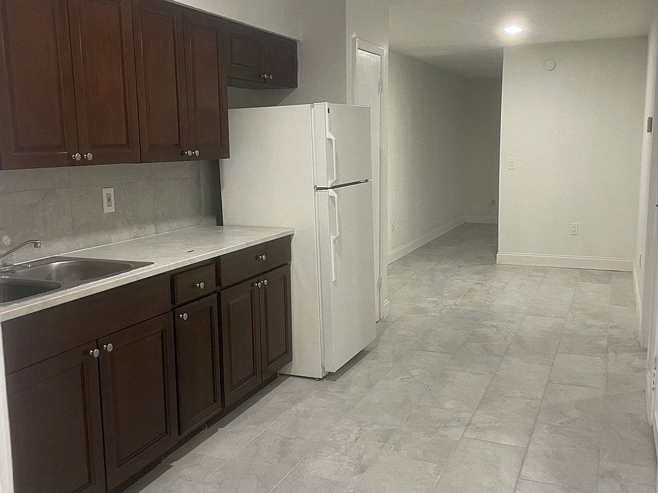 1st image of 1023 N Brunnell Pkwy