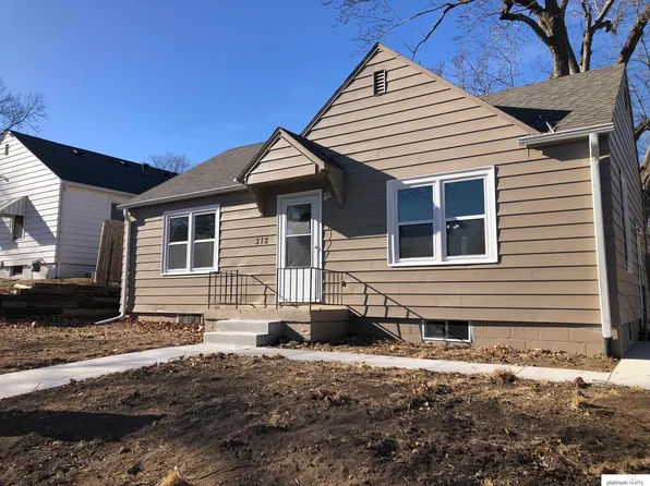 318 Hillcrest Dr, Plattsmouth, NE 68048