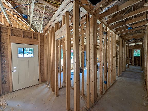 5th image of 16 Renfrew Ln