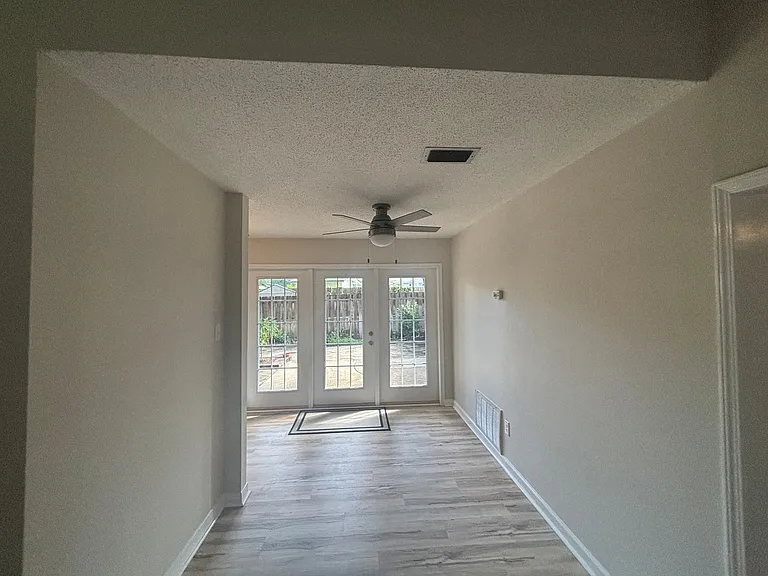 143 Edward Cir — Photo 3