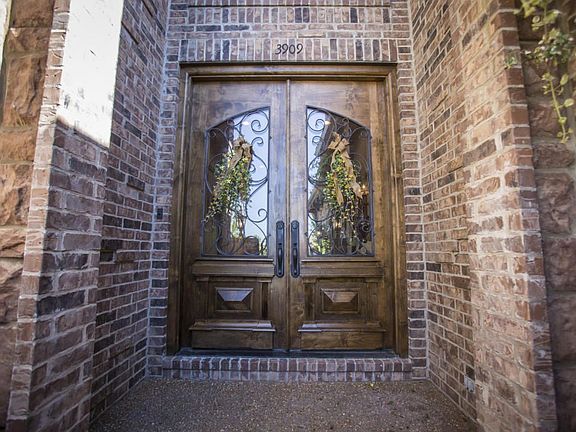 3rd image of 3909 E Knollwood Dr