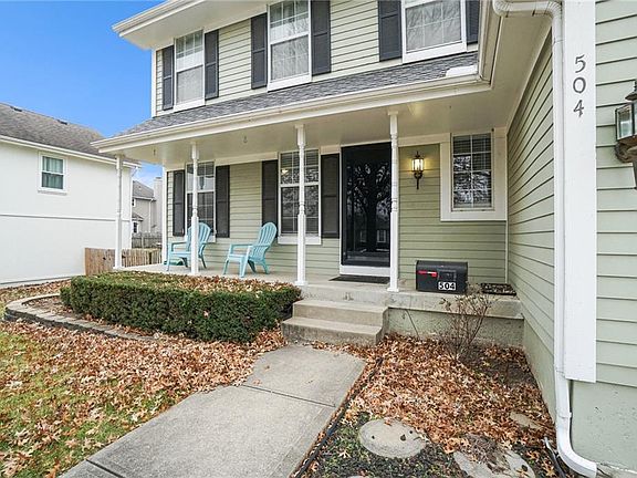 4th image of 504 NE Timbercreek Dr