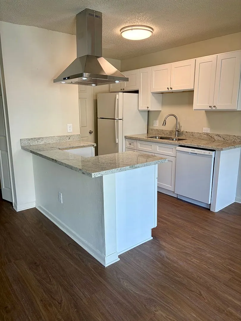 Near LSU - 2 Bedroom 2 Bath Condo — Photo 1