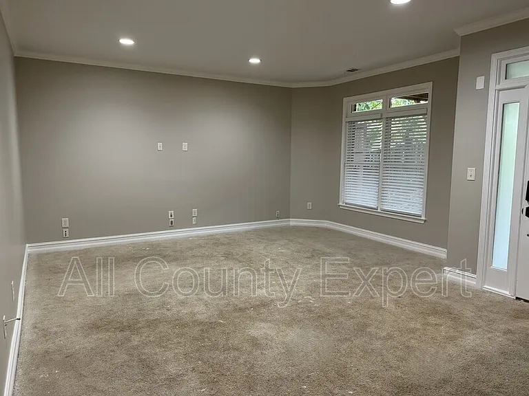 889 Lenox Ct NE — Photo 23