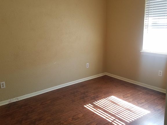 5th image of 931 Foxwood Cir