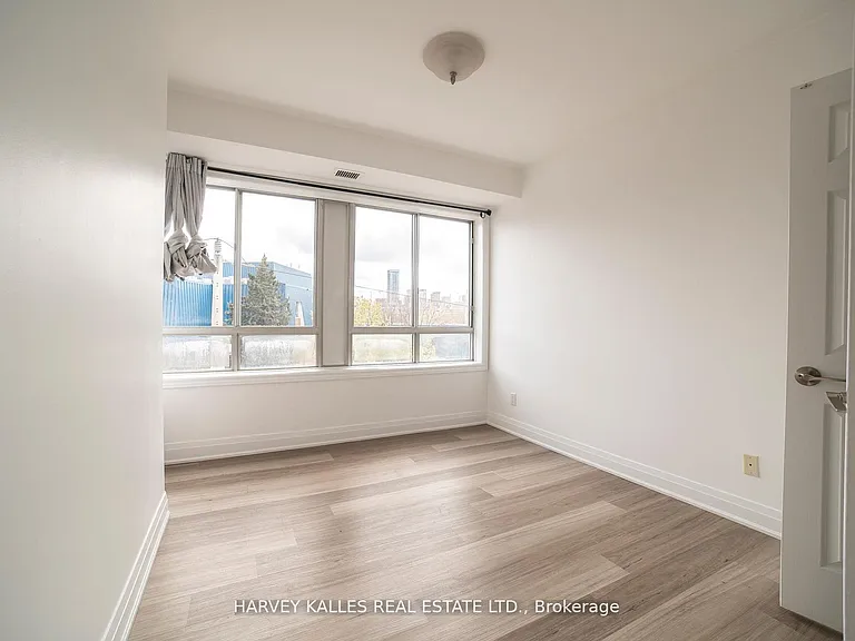 409 College St #6 — Photo 6