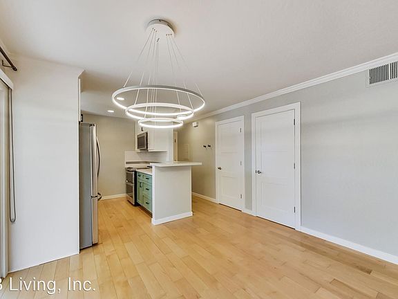 5th image of 445 Oak Grove Ave APT 9