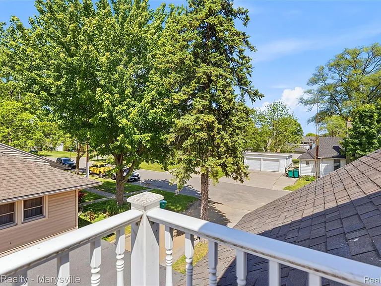 504 Clinton Ave — Photo 34