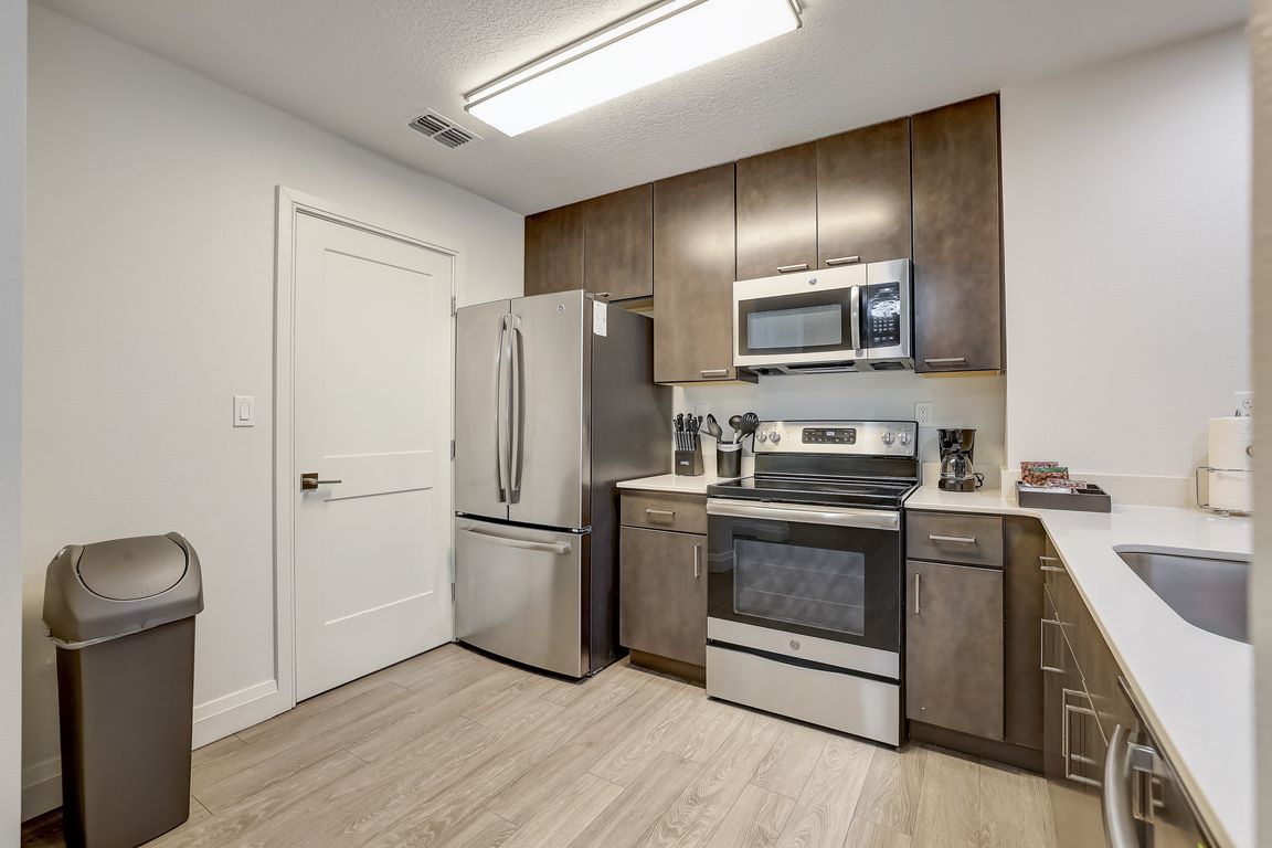 Grove Resort Ave-019
