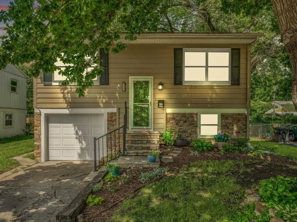 917 SW Oakley Ave, Topeka, KS 66606