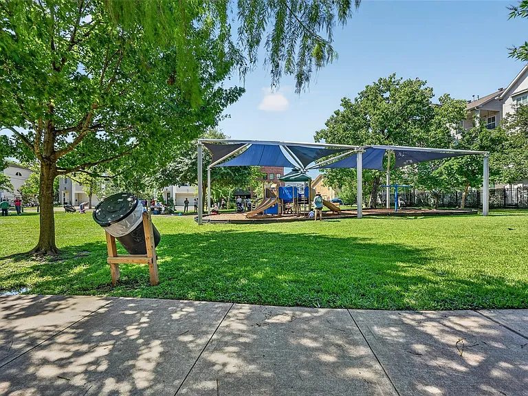 5305 Lillian St #B — Photo 31