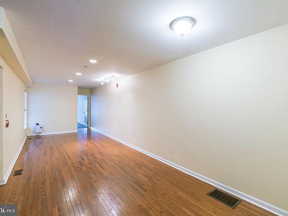 4th image of 2350 N Park Ave #A