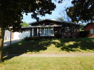 321 Kenilworth Dr, Rockford, IL 61108