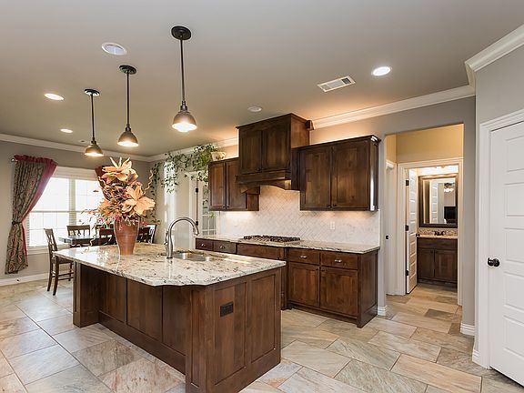 3rd image of 2503 SW Aster Way