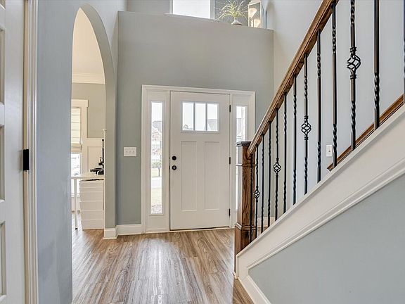4th image of 394 Bella Rose Drive