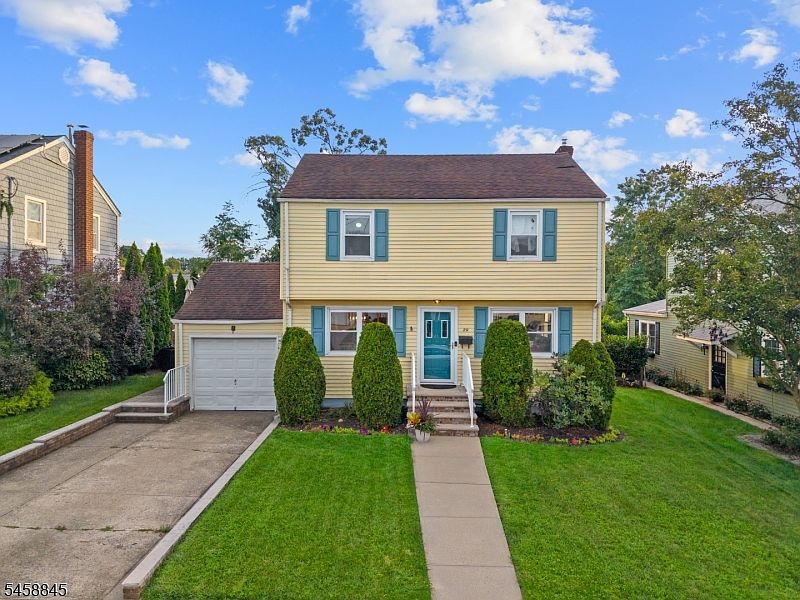 1st image of 29 Larkspur Ln