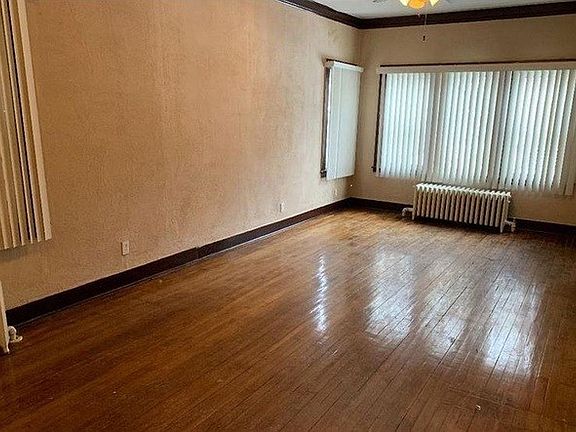 3rd image of 4926 W Congress Pkwy