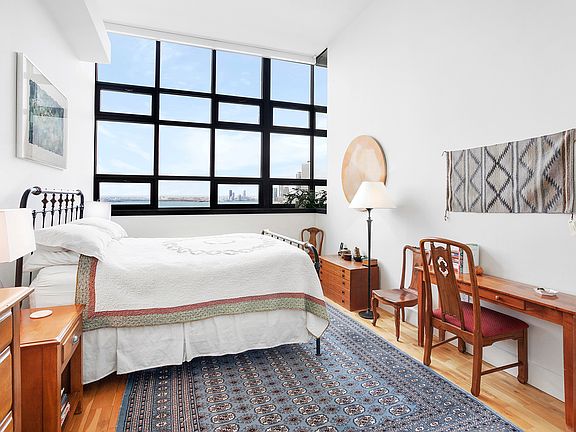 5th image of 360 Furman St APT 1035