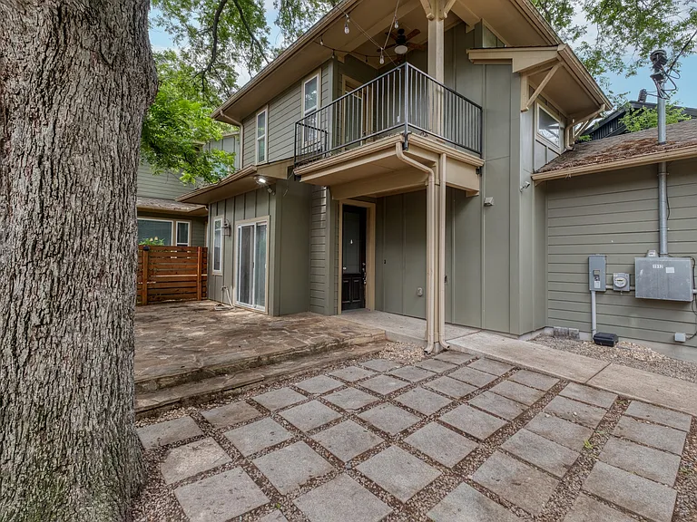 1912 Haskell St #2 — Photo 3