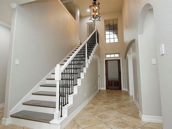 4th image of 18239 Russett Green Dr
