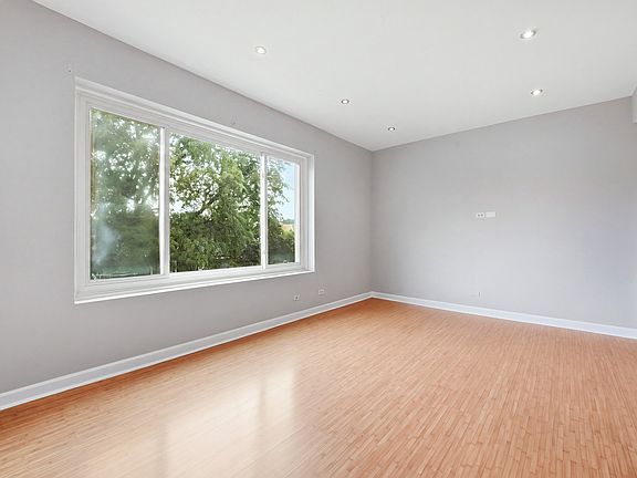 3rd image of 2121 N Saint Louis Ave #3S