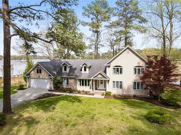 1628 Holly Point Ln, Suffolk, VA 23436