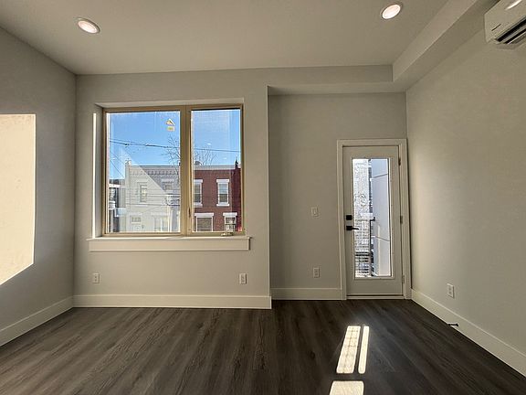 2nd image of 1515-19 W Dauphin St #3