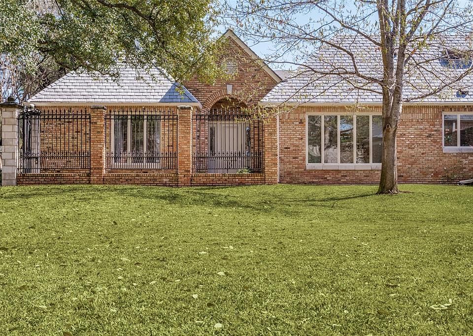 1st image of 8 Stonecourt Dr