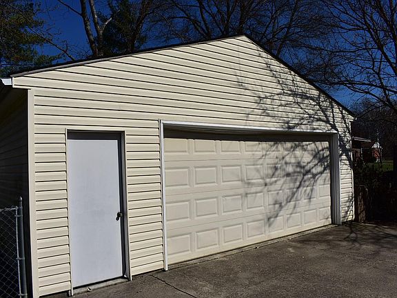 2nd image of 10740 Lemarie Dr