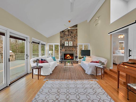 3rd image of 132 Wildwood Rd