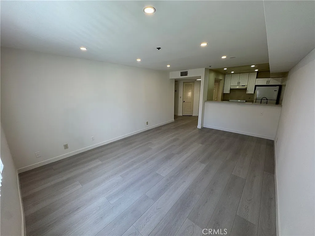 1 bed, 750 sqft, $2,300 — Photo 3