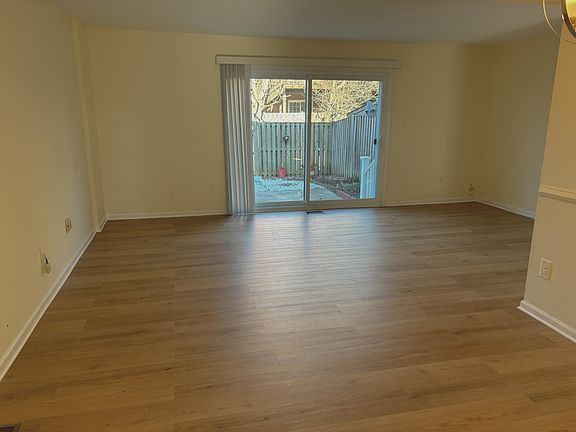 Spacious living room/dining