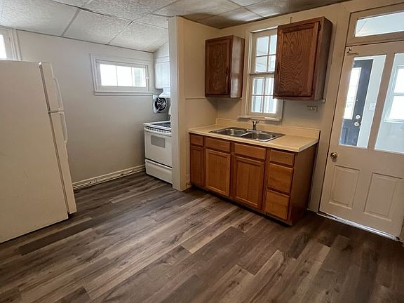 5th image of 236 E King St