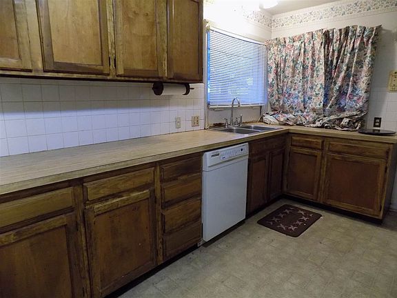 4th image of 133 W Lusher Ave