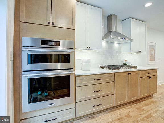 3rd image of 821 S Curley St