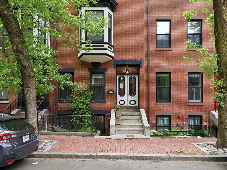 207 W Springfield St #4 — Photo 1
