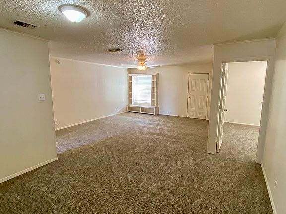 Living Room/Dining