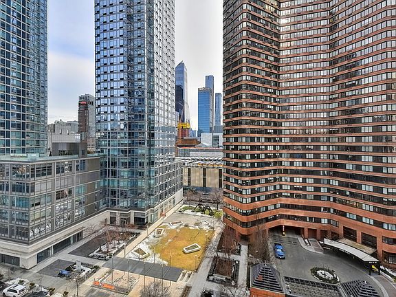 4th image of 635 W 42nd St APT 8L