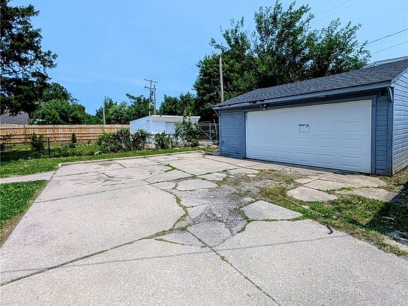 2nd image of 3233 W 52nd St