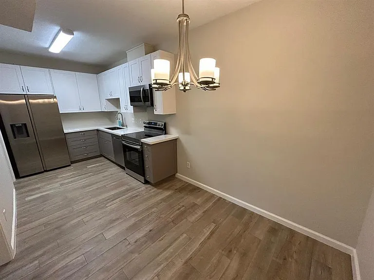 2100 Tanglewilde St #515 — Photo 5
