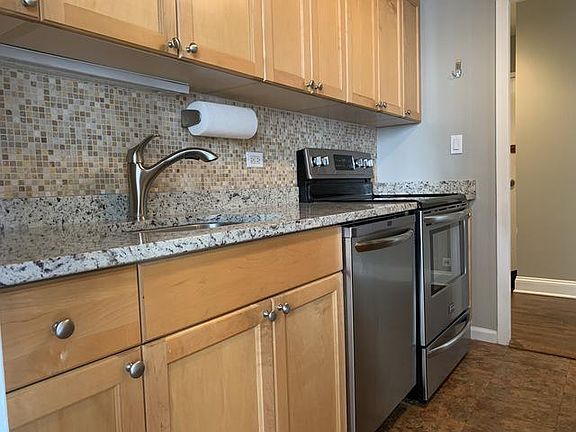 5th image of 1460 N Sandburg Ter APT 401