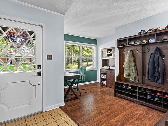 3rd image of 26 Lambeth Cir