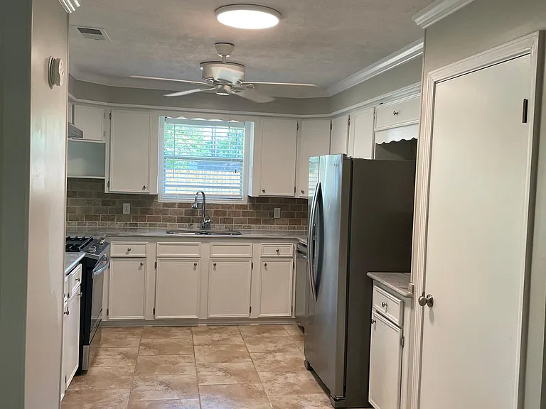 1700 Hollis Rd — Photo 4